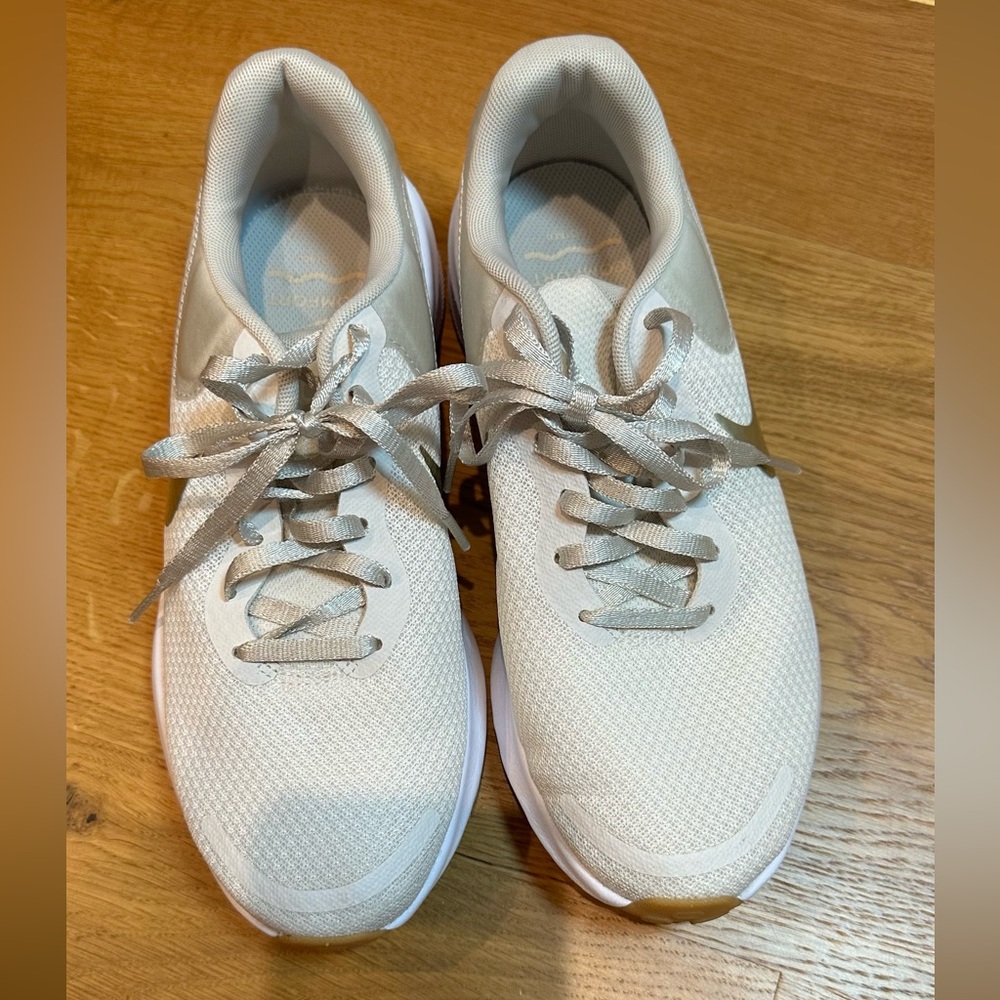💙 Nike Women's Revolution 7 Running Shoes 💙 - Picture 2 of 6